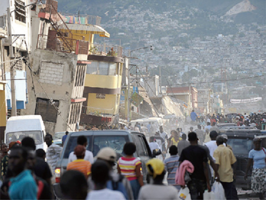 地震直後のハイチ共和国 首都ポルトープランスの様子 （写真提供：AFP/時事）