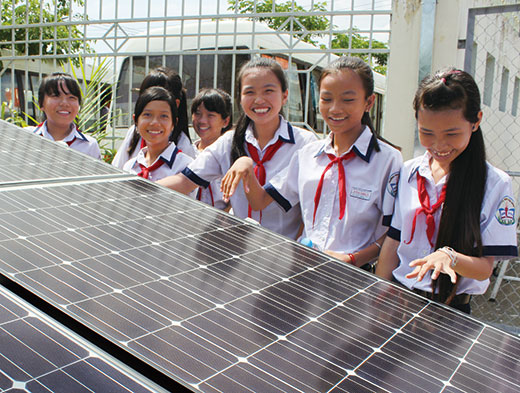 ベトナムに、地球にやさしい電力を。子どもたちに、環境を思う心を。