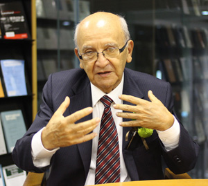 Dr. Rodrigo Gámez-Lobo