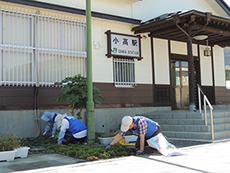 小高駅の草取り